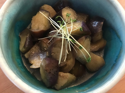 お酢が隠し味！ごま油香る茄子の揚げ浸し